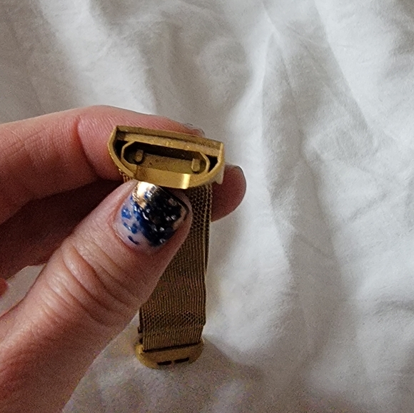 Charge 4 Gold Tone Mesh Magnetic Replacement Band - Picture 9 of 10